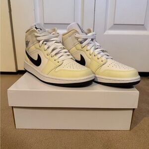 NIKE DUNKS - SOLD
